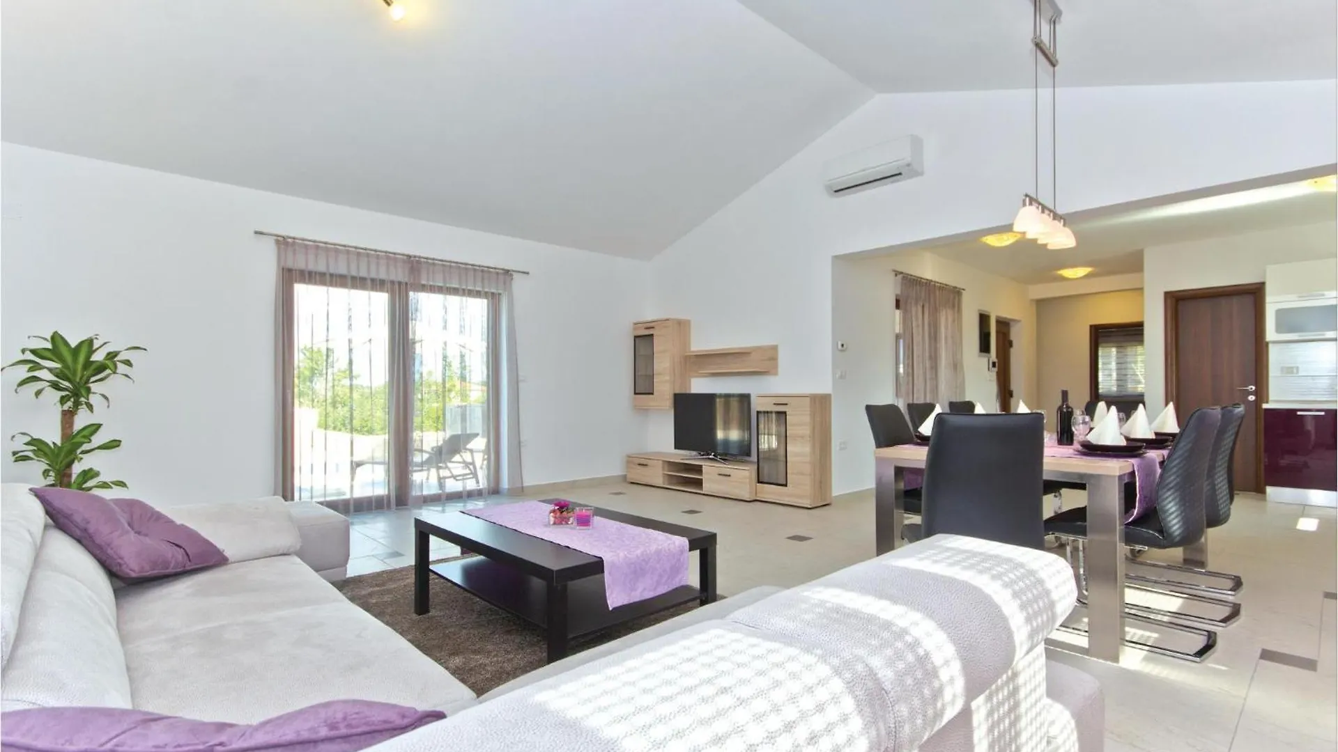 Nice Home In Sveti Kirin With Jacuzzi Juršići Сasa de vacaciones