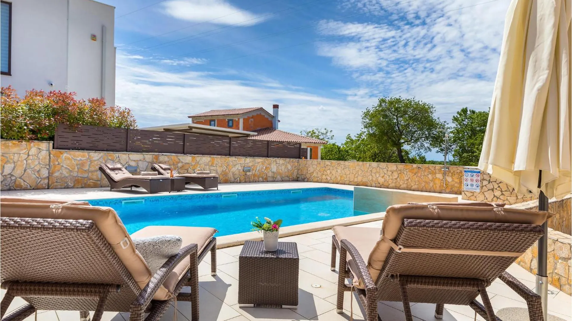 Сasa de vacaciones Nice Home In Sveti Kirin With Jacuzzi Juršići