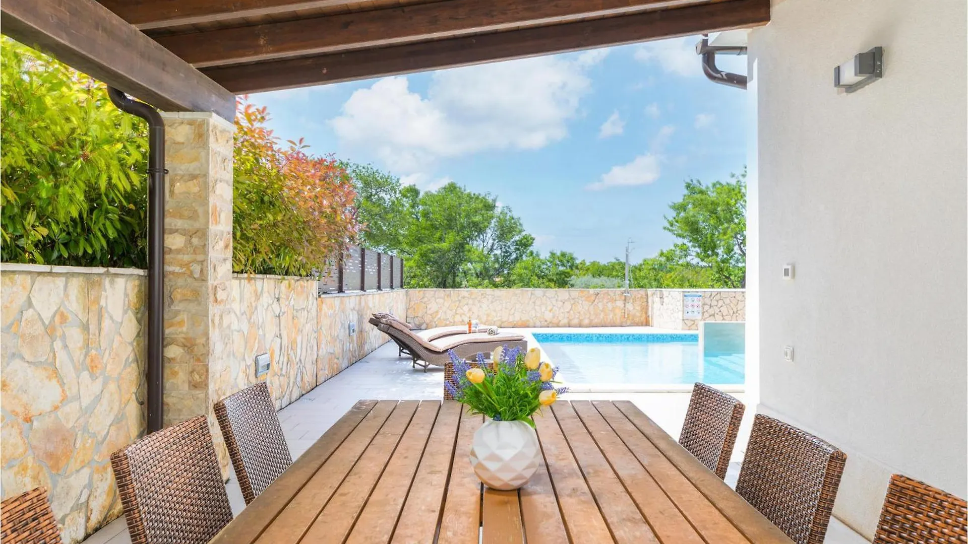 Nice Home In Sveti Kirin With Jacuzzi Juršići Horvátország